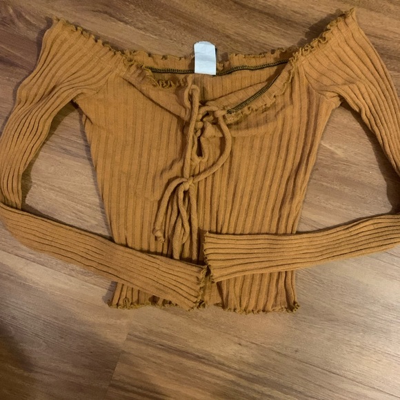 Off the Shoulder Top - Picture 1 of 2